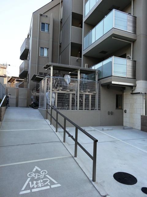 Other common areas. Bicycle parking lot entrance ・ Parking Lot