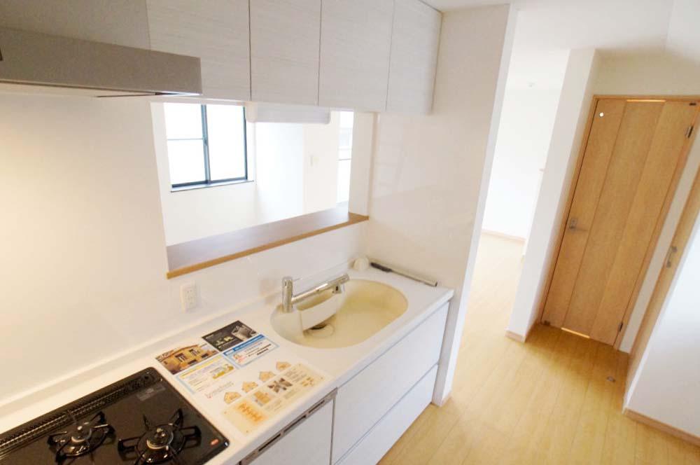Same specifications photo (kitchen). It will be the construction example of the kitchen. It comes with a dishwasher.