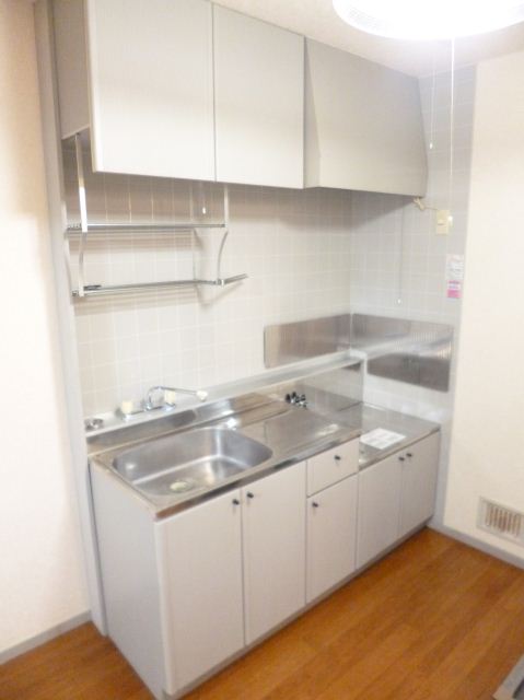 Kitchen. Two-burner gas stove can be installed