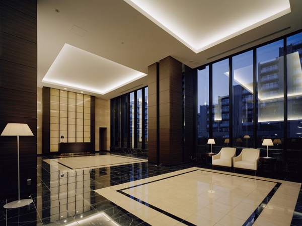 Buildings and facilities. Feel the spread of luxury as space, Concierge greet the people who live waiting, Entrance reminiscent of a hotel lobby.