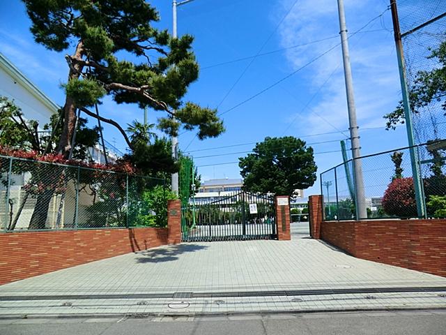 Junior high school. 717m to Setagaya Ward Midorigaoka Junior High School