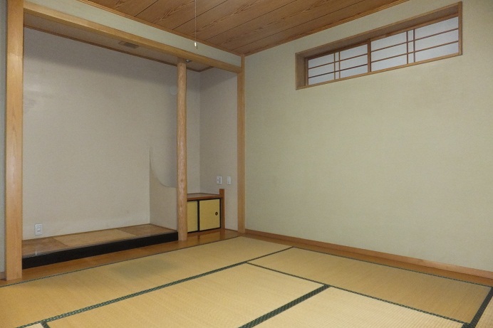 Living and room. Japanese-style room 8 quires