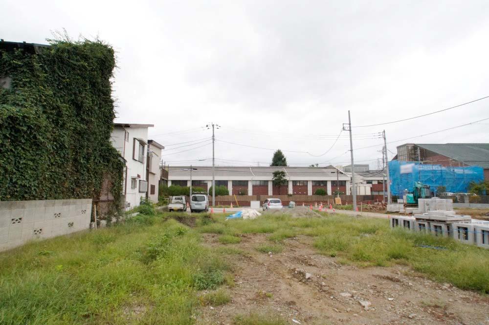 Local land photo. The city and the house will produce a pleasant life