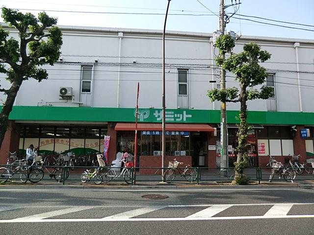 Supermarket. 877m until the Summit store Sakuraten