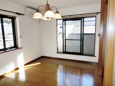 Living and room. It is a large living space of 23 tatami as seen from the kitchen side