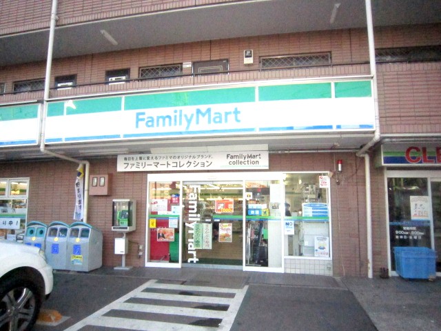 Convenience store. Family Mart Setagaya Kamata Sanchome store up (convenience store) 476m