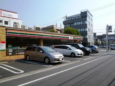 Convenience store. 468m to Seven-Eleven (convenience store)