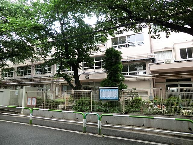 Junior high school. 694m to Setagaya Ward Sakuragaoka Junior High School