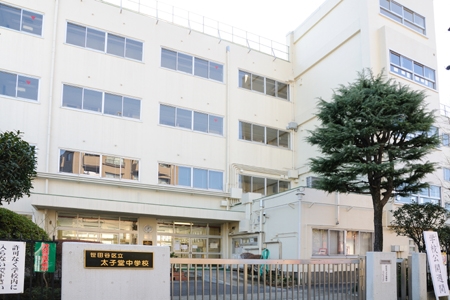 Junior high school. Taishido 427m until junior high school (junior high school)