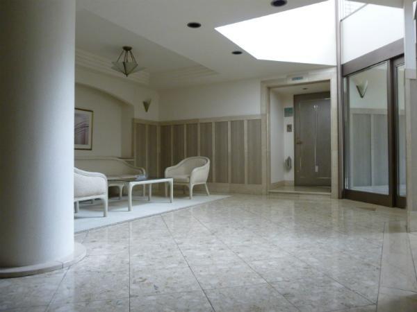 lobby. Pictures - sharing unit with a lobby calm