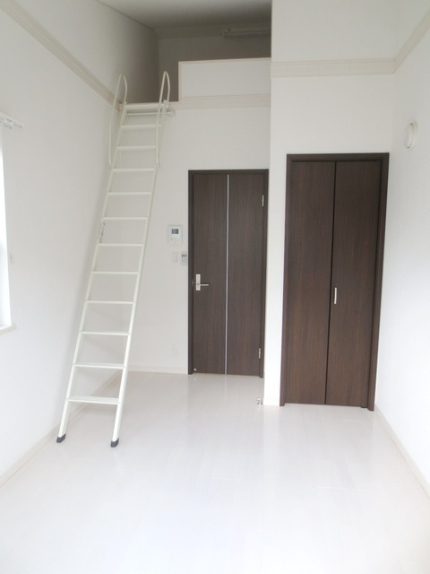 Other room space. Loft comes with