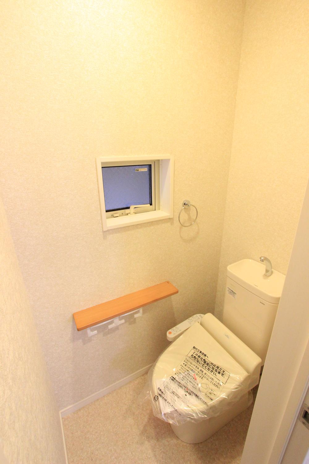 Toilet. 1F toilet