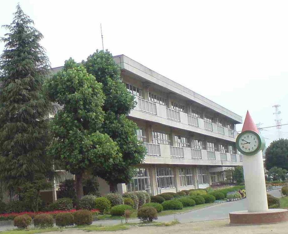 Primary school. Until the municipal Yamazaki Elementary School 840m