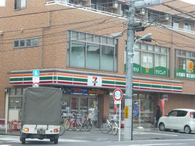 Convenience store. 660m to Seven-Eleven (convenience store)