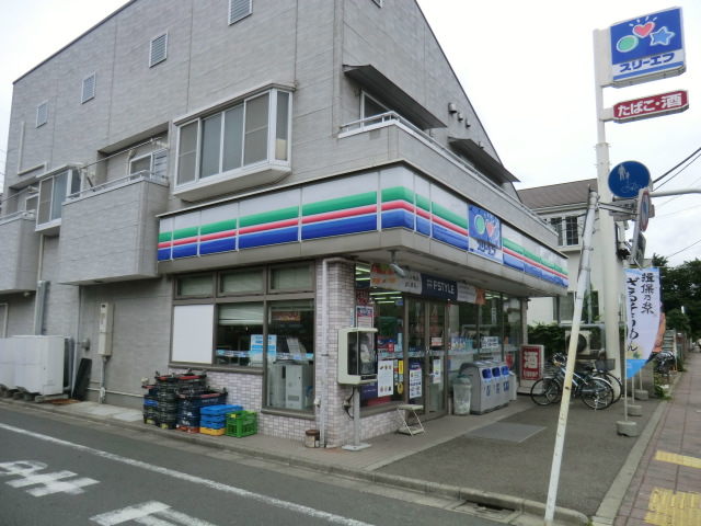 Convenience store. 800m until the Three F (convenience store)