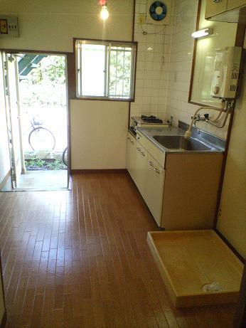 Kitchen. Two-burner gas stove installation Allowed ・ There Indoor Laundry Area