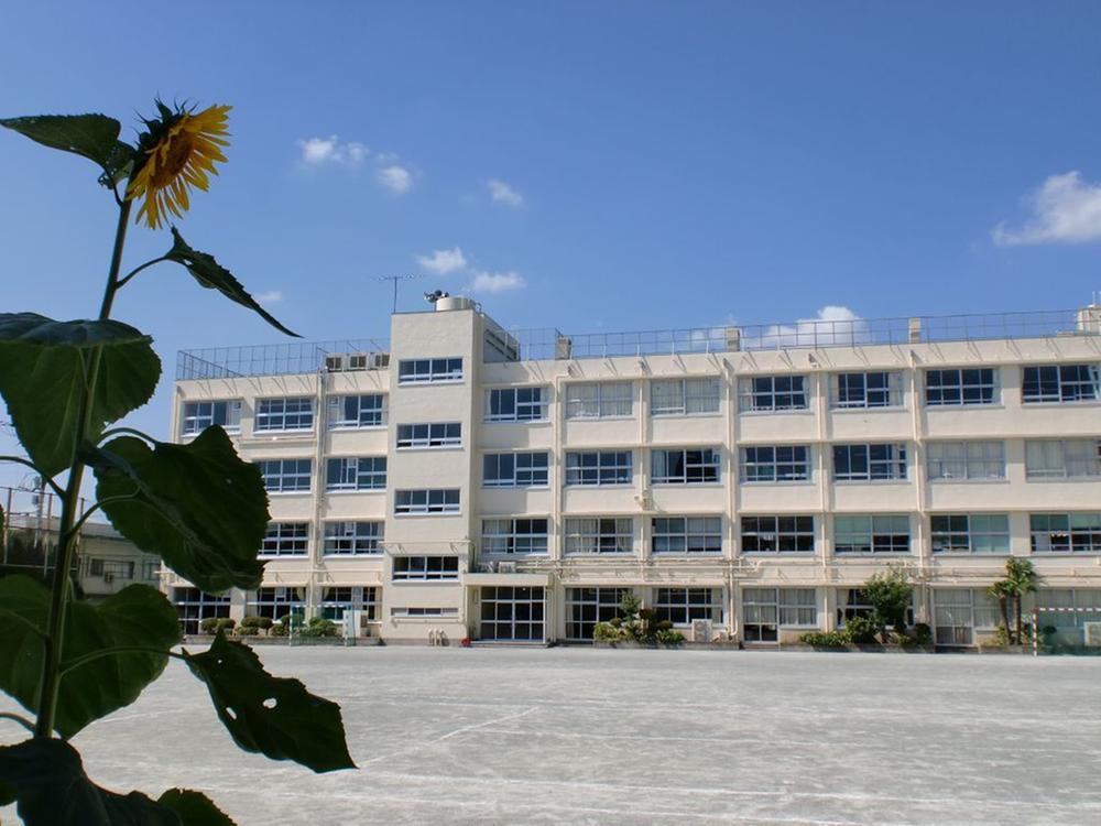 Junior high school. Municipal Taishido until junior high school 160m