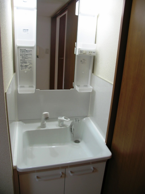 Washroom.  ■ Independent wash basin newly established