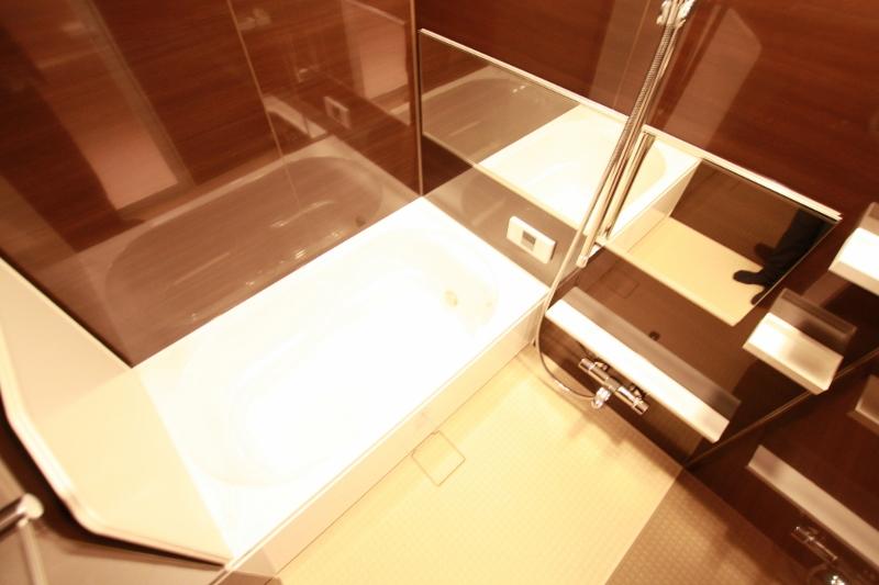 Bathroom. Bathroom Dryer ・ Bathroom new exchange with Reheating function