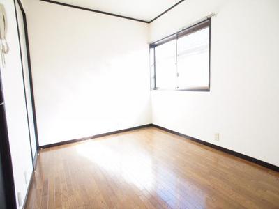 Living and room. 2 Kaikaku room ・ Facing south ・ Flooring