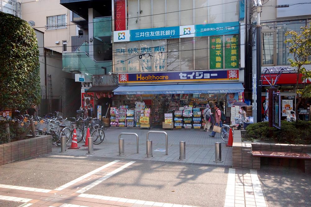 Drug store. Medicine Seijo to Osan shop 565m