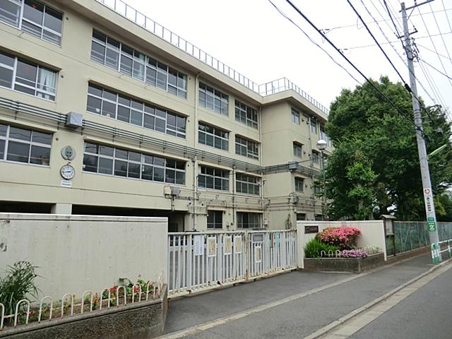 Junior high school. 878m to Setagaya Ward Kamisoshigaya Junior High School