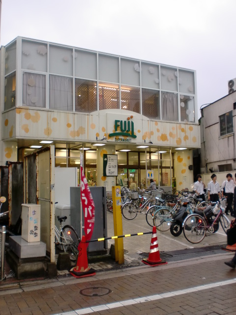 Supermarket. Fuji Yoga shop until the (super) 710m