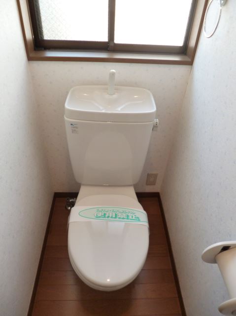 Toilet. 24-hour ventilation function toilet