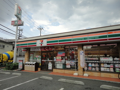 Convenience store. 370m to Seven-Eleven (convenience store)