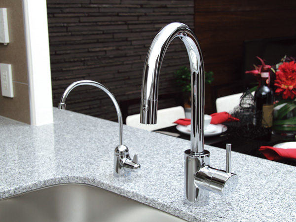 Kitchen.  [Grohe, Ltd. kitchen faucet] With one hand, easy to operate sophisticated design. It is with a shower head drawer features that water reaches every corner of the sink.