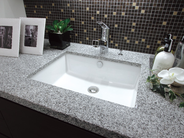 Bathing-wash room.  [Natural granite counter] The top plate of the vanity, Adopt a natural granite that sense of quality. A specification that was excellent in durability.