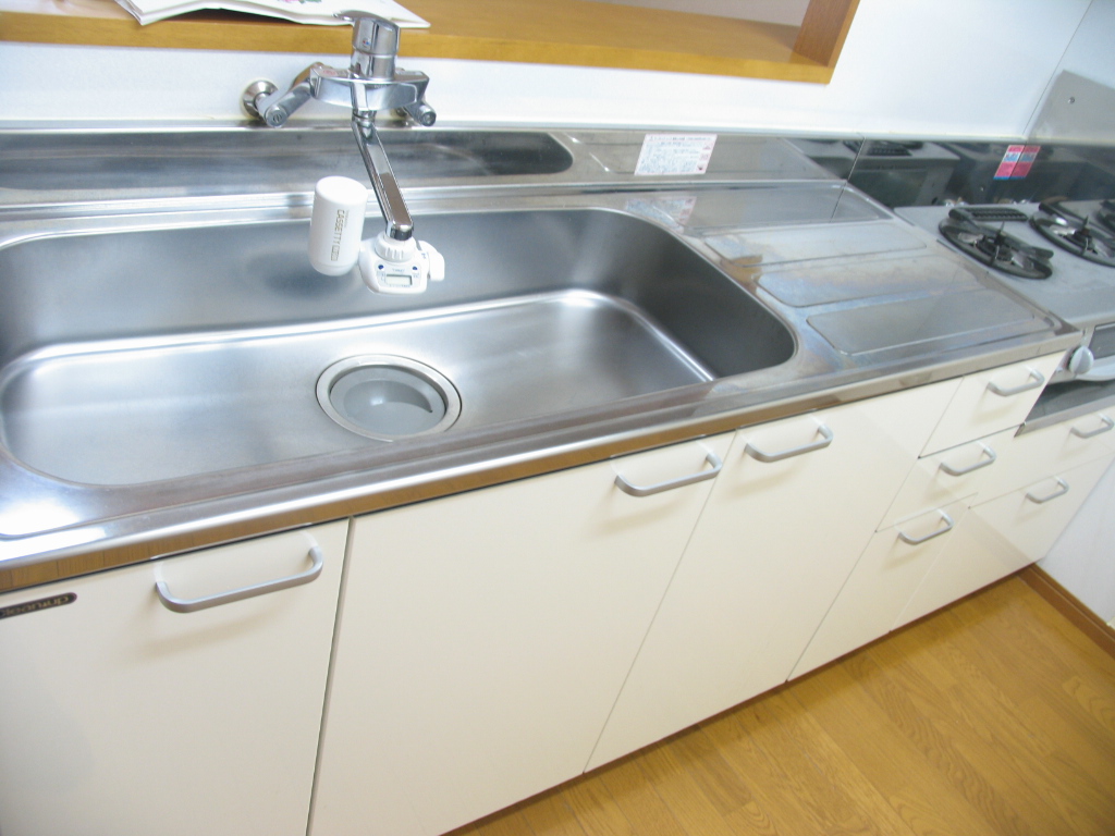 Kitchen.  ■ Gas stove is installed base of easy-to-use kitchen