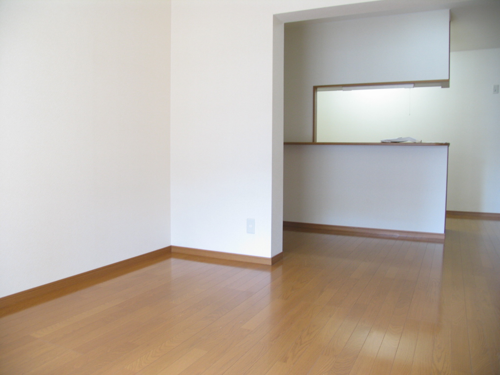 Living and room.  ■ Bright living room