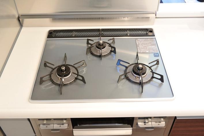 Other Equipment. In your care is simple "glass top", It has adopted a gas stove, which was equipped with a "Mizunashi both sides grill" function