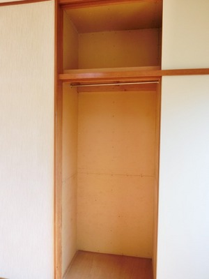 Receipt. It fits also long ・ There is also a upper closet storage