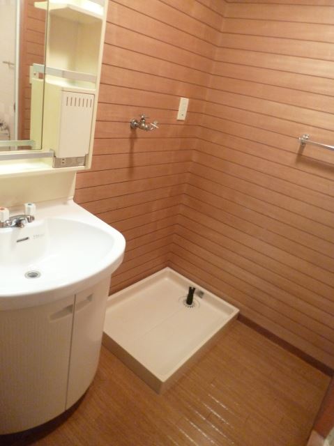 Washroom. Independent wash basin ・ Indoor Laundry Storage