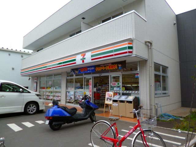 Convenience store. 180m to Seven-Eleven (convenience store)