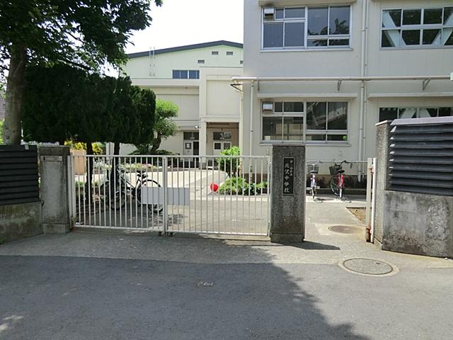 Junior high school. 929m to Setagaya Ward Kitazawa Junior High School