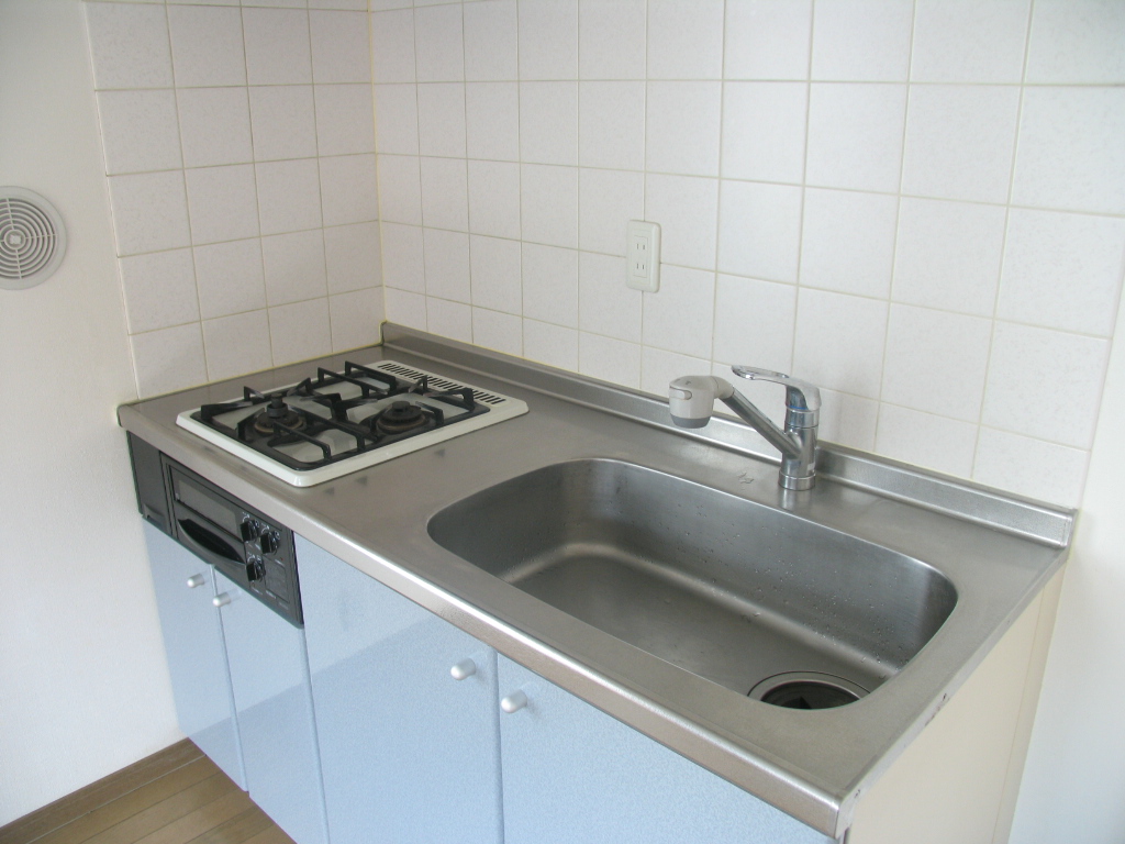 Kitchen.  ■ Gas two-burner system Kitchen