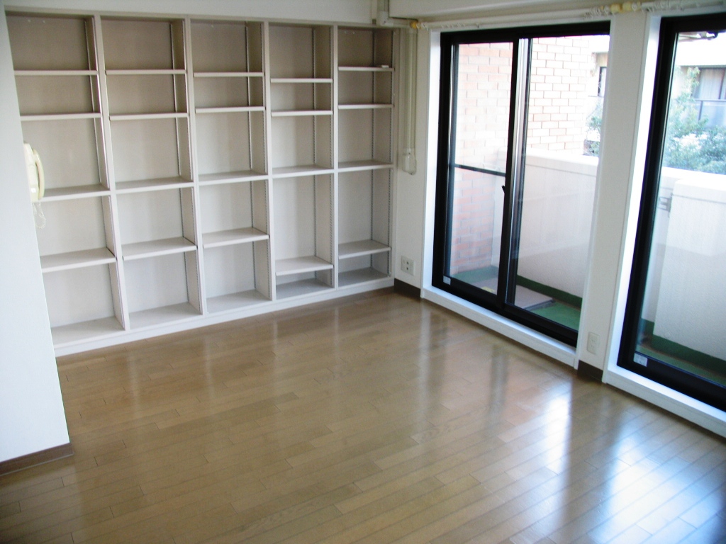 Living and room.  ■ Excellent storage capacity