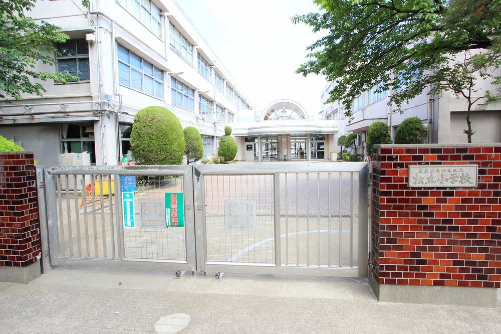 Primary school. Ward Matsuoka elementary school (about 500m).