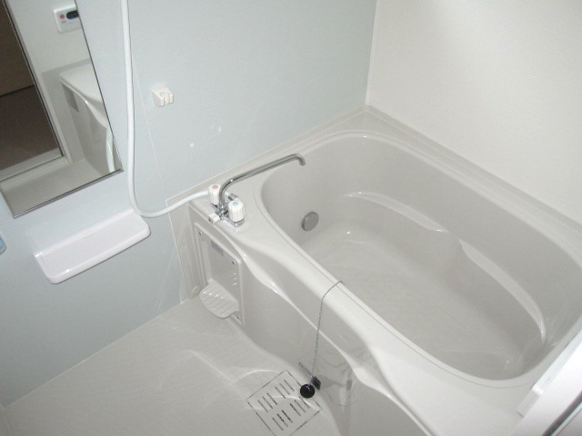 Bath. This bath, which comfortably put in with reheating hot water supply