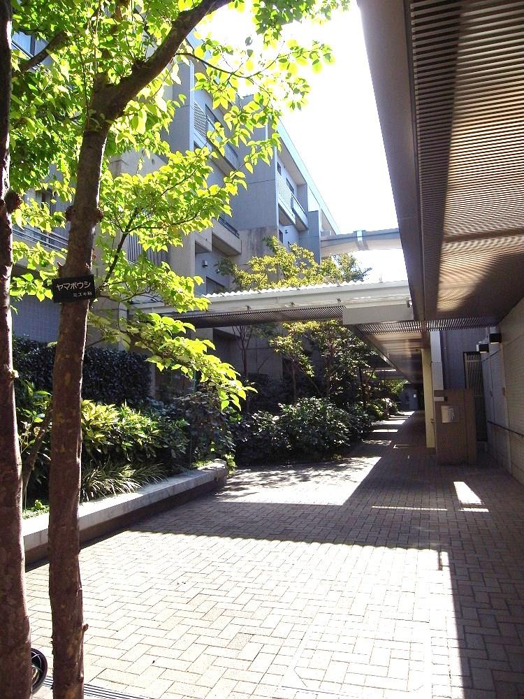 Local appearance photo. Passage + courtyard