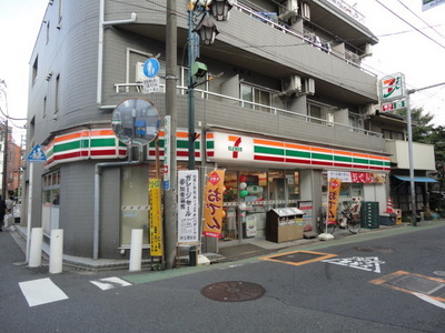 Convenience store. 500m to Seven-Eleven (convenience store)