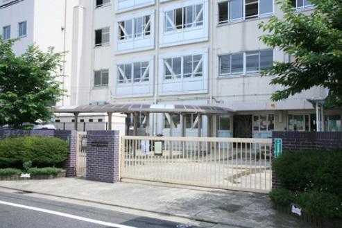 Junior high school. 463m to Setagaya Ward helical Junior High School