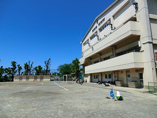 Junior high school. Fukasawa 640m until junior high school