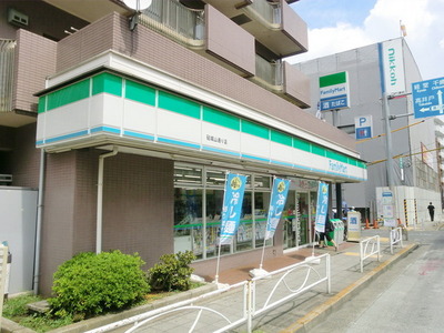 Convenience store. Family Mart (convenience store) up to 100m