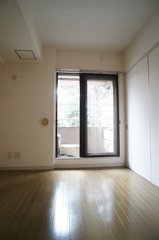 Living and room. Glazed door to the 6 Pledge of Western-style following the balcony ☆