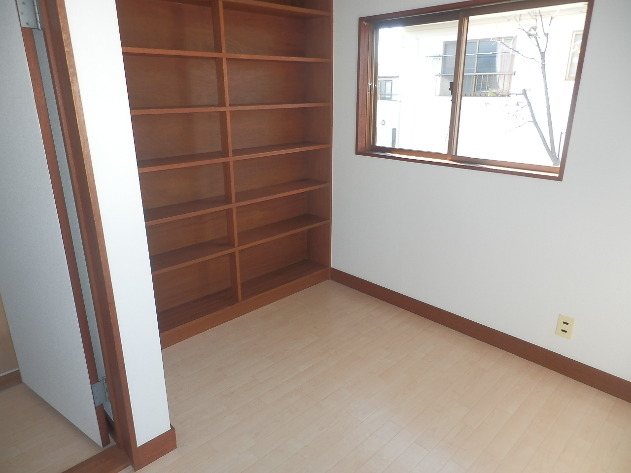 Living and room. Bookshelf is there a equipped to study ☆