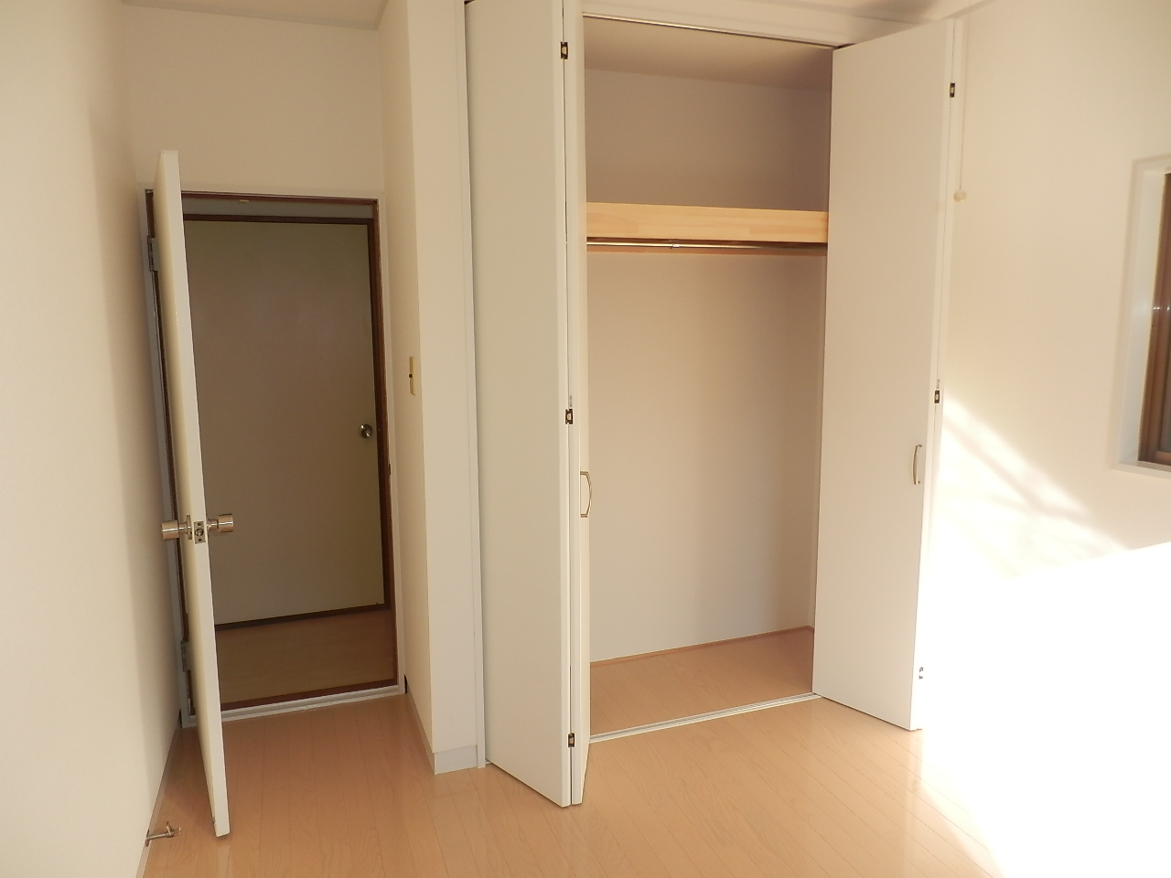 Living and room. Storage is a closet type ☆